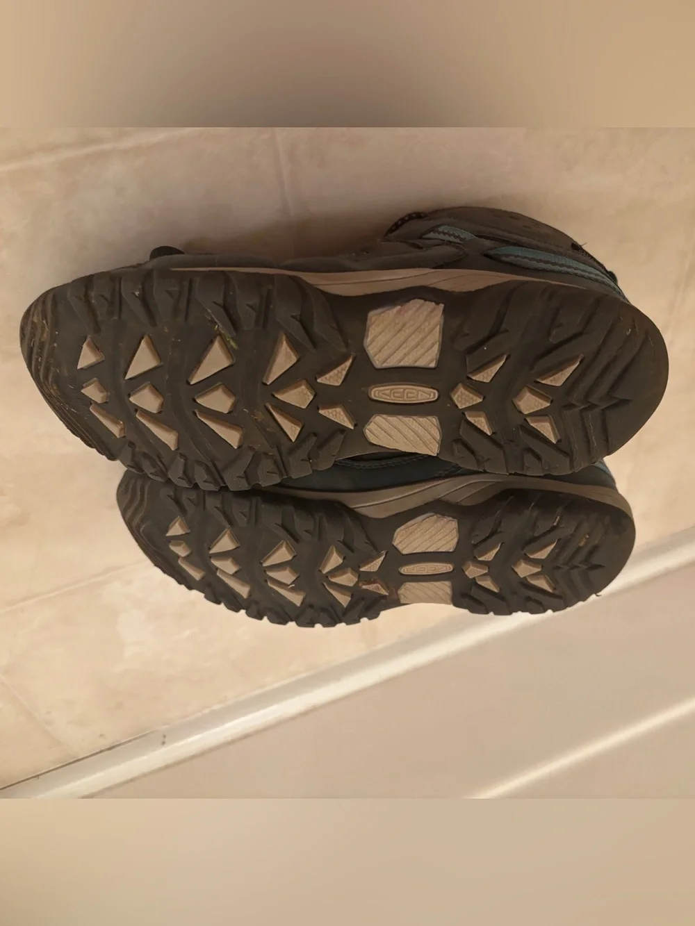 Keen Trail Shoes in Black with Teal Accents